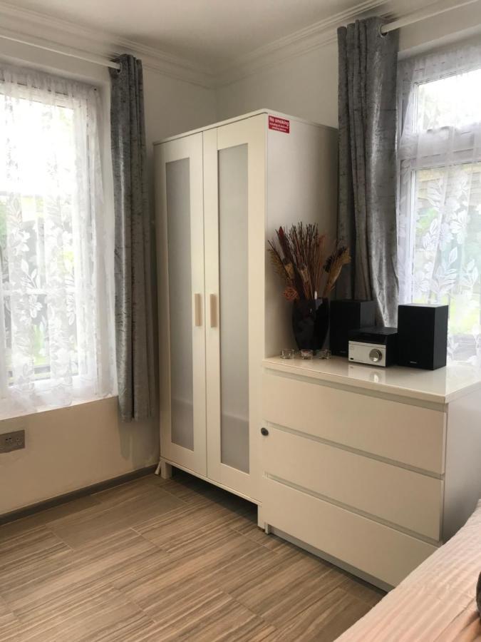 Studio Apartment Rainham  Eksteriør billede